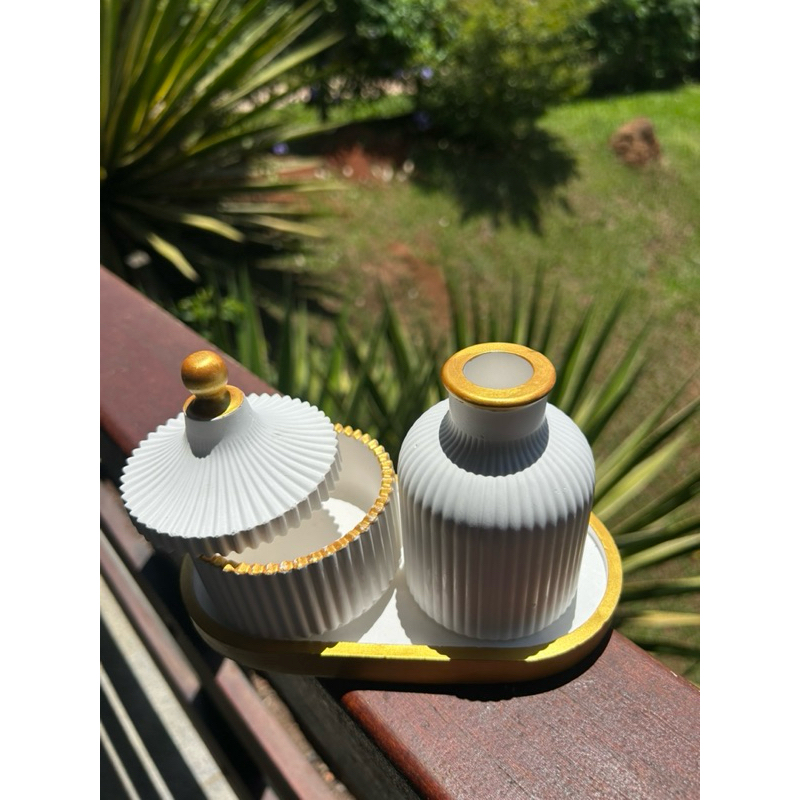 Kit Decorativo 3 Peças em Gesso | Branco com Dourado ou Bronze | Bandeja + Pote + Vaso