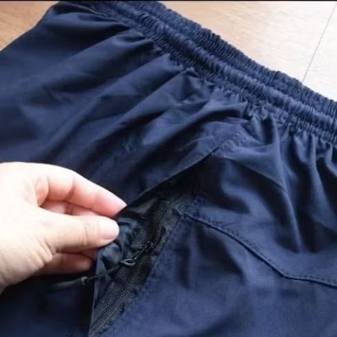 Shorts bermuda impermeável com elastano esportes lazer academia com zíper no bolso