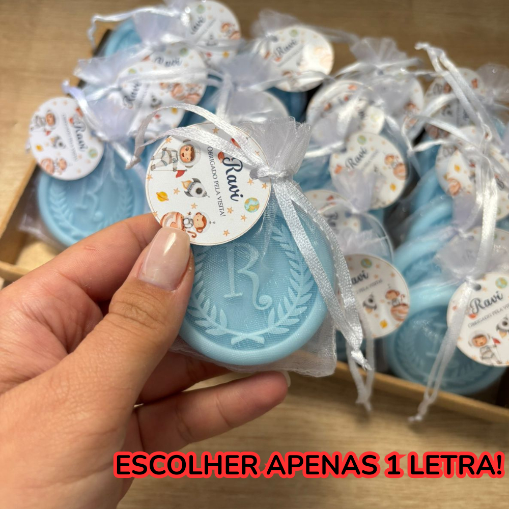 Lembrancinha Sabonete Brasão 1 Letra Personalizado Saquinho Organza kit 10/15/20/25/30/35/40/45/50