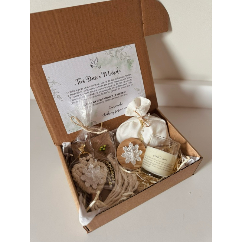 Caixa Convite Personalizada com Chaveiro + Vela 100g + Saquinho de Linho