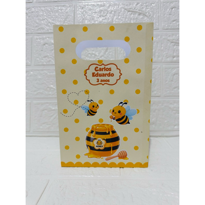 Sacola Abelinhas fofas,Abelha Cute,Linda,Poar,favo Mel/Pegue e Monte/Sacoliha Aniversário Personalizada com Nome e Idade