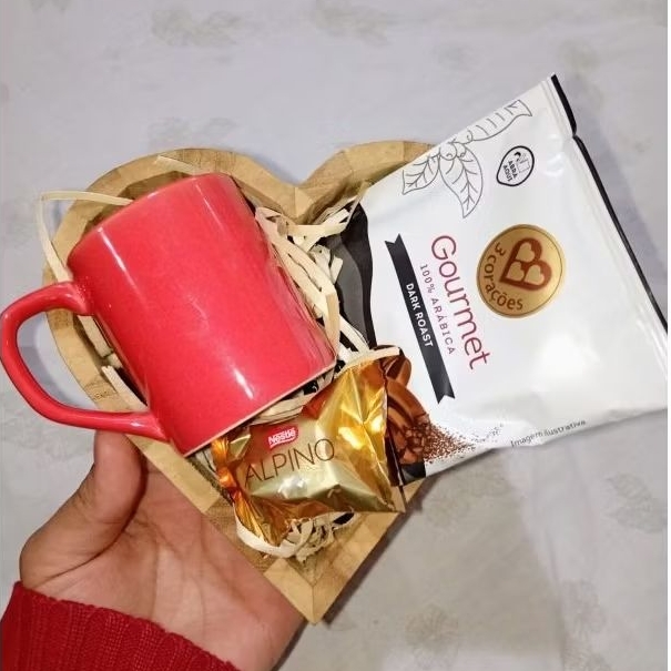 Cesta De Café Da Manhã Completa Café Solúvel Três Corações Drip Coffee Gourmet Cesta Coração Com Xícara Chocolate Alpino