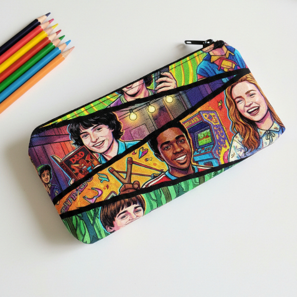 Estojo Slin  personalizado  Serie Netiflix Stranger Things voltas às aulas menino em Oferta na Shopee