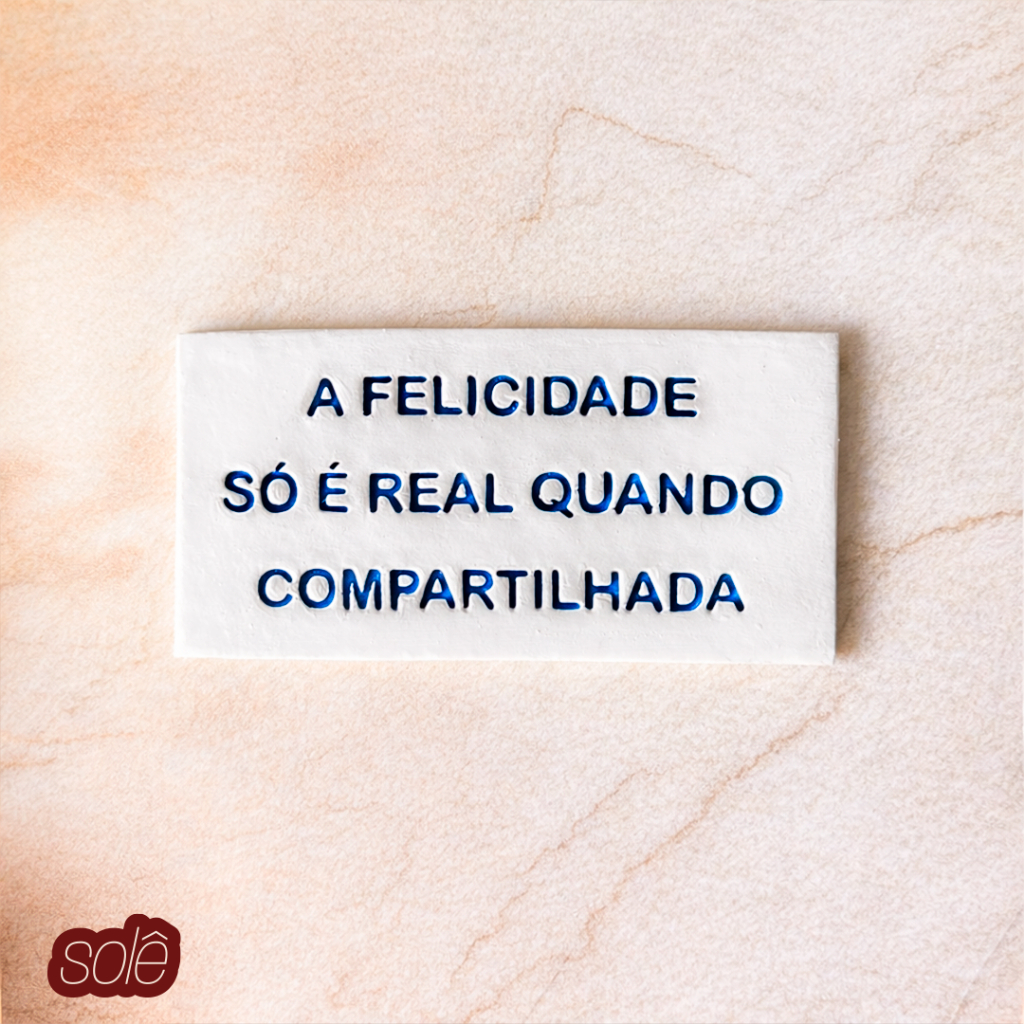 Plaquinha Decorativa em Cerâmica Fria A Felicidade Só é Real Quando Compartilhada em Oferta na Shopee