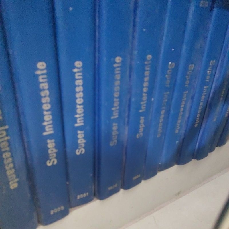 10 anos de superinteressante capa dura.Valor total corresponde a 8.000,00 deverá realizar 2pedidos devido  peso p/ envio