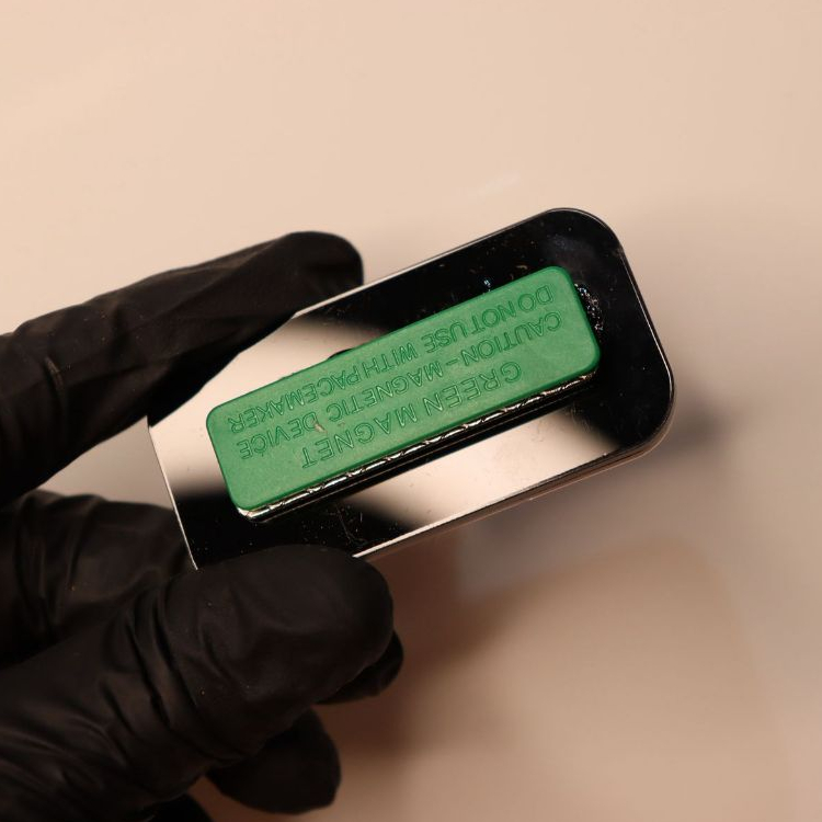 Broche/Botton Magnético Premium Personalizado com sua Identidade visual + Nome