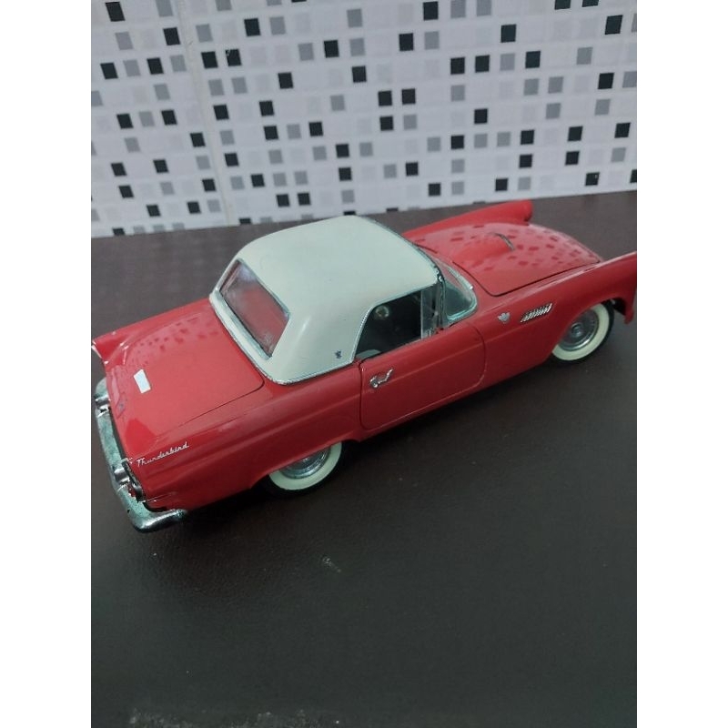 miniatura Thunderbird escala 1/18 usado com marcas