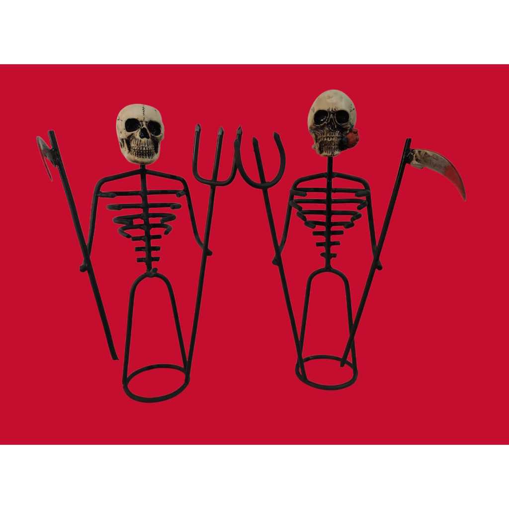 Bonecos de exu e pombagira com caveira de resina