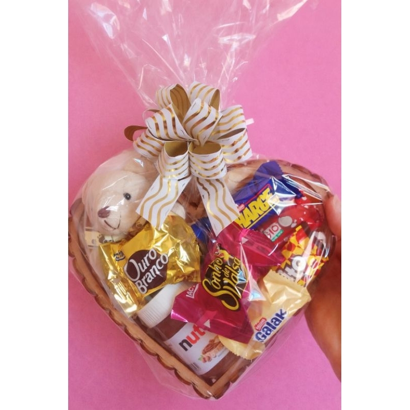 Cesta coração chocolate e ursinho+ dia do amigo+presente especial+dia dos namorados+ dia das mães+ agradecimento