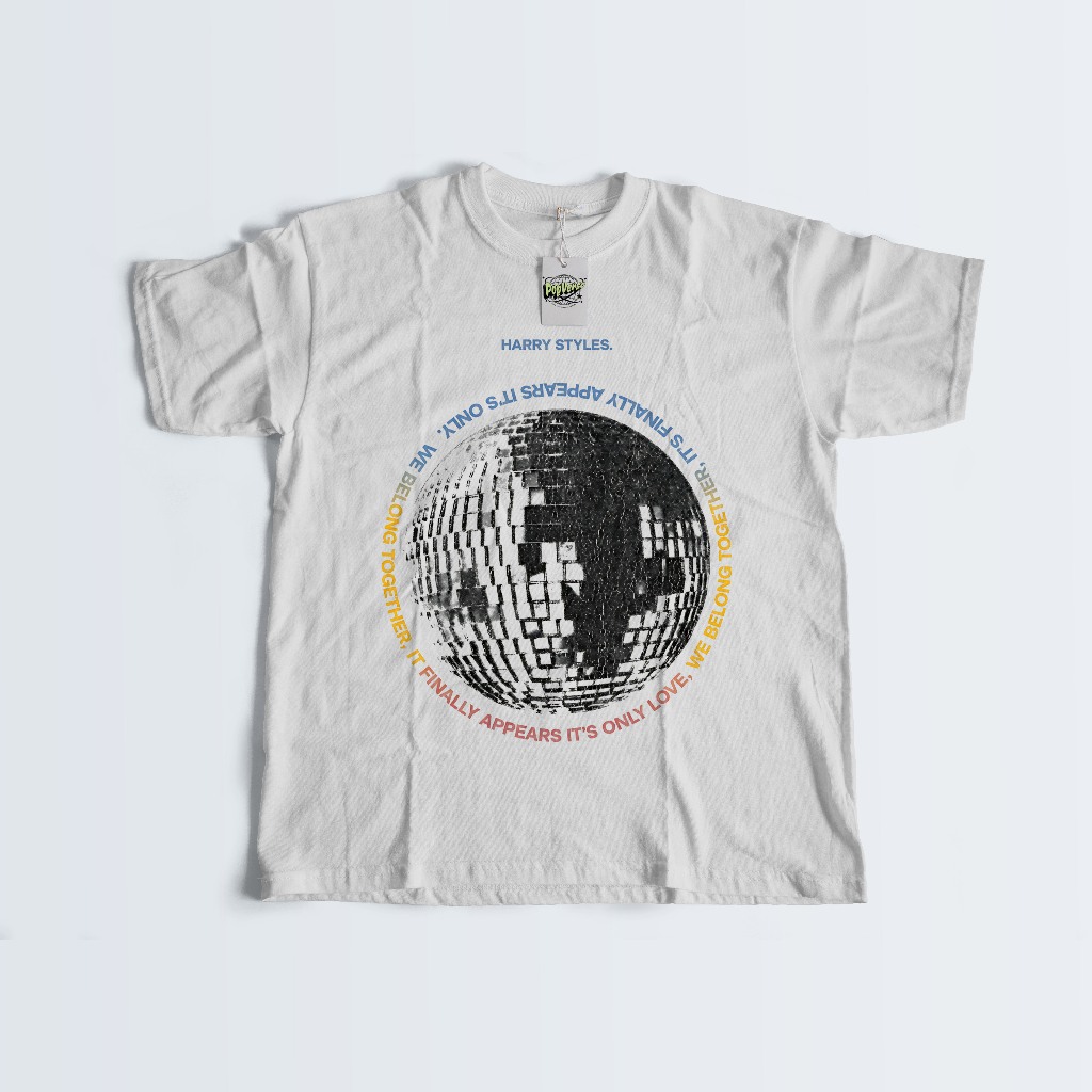 CAMISETA - HARRY STYLES -  KISS ALL THE TIME DISCO OCCASIONALLY - 100% ALGODÃO USEPOPVERSO