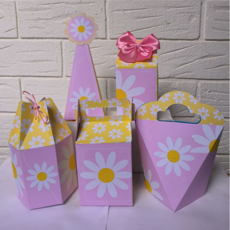 Kit Papelaria Personalizada Margaridas Caixa Caixinha para Festa DESMONTADO