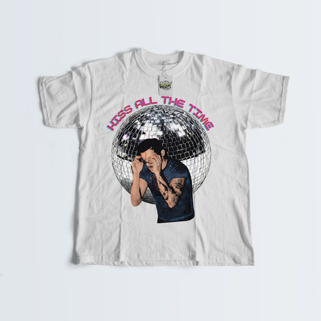 CAMISETA - HARRY STYLES -  KISS ALL THE TIME DISCO OCCASIONALLY - 100% ALGODÃO USEPOPVERSO