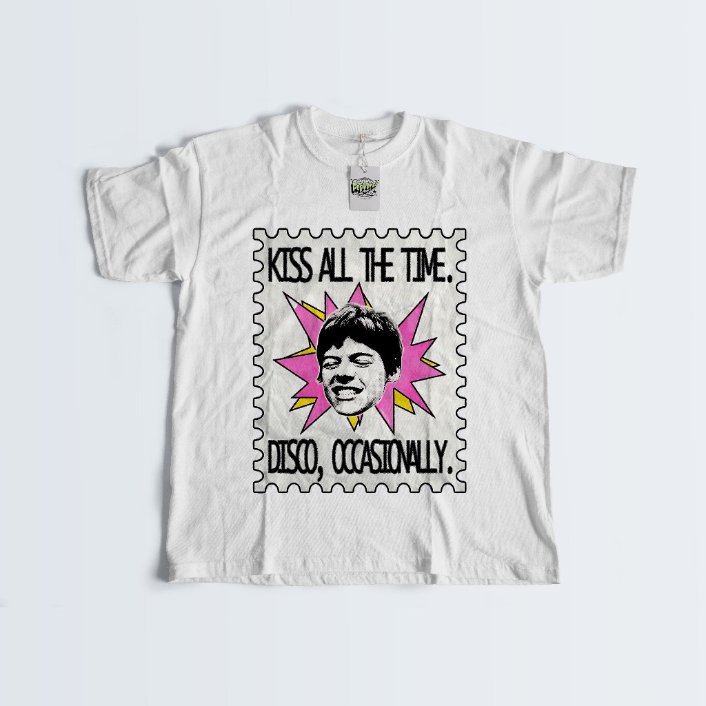 CAMISETA - HARRY STYLES -  KISS ALL THE TIME DISCO OCCASIONALLY - 100% ALGODÃO USEPOPVERSO