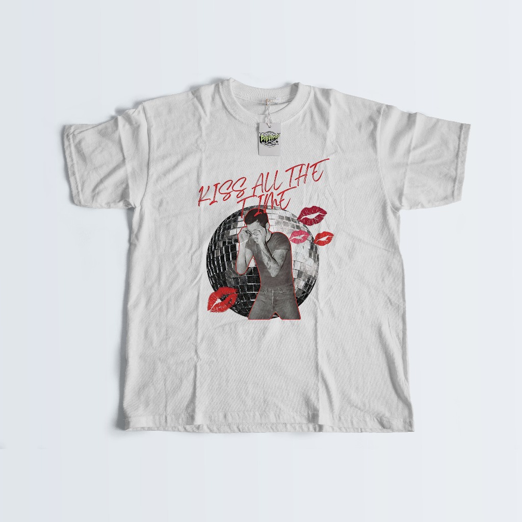 CAMISETA - HARRY STYLES -  KISS ALL THE TIME DISCO OCCASIONALLY - 100% ALGODÃO USEPOPVERSO