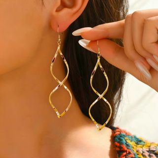 Brinco Espiral Dourado Feminino Longo Moderno Luxo Fashion Elegante em Oferta na Shopee