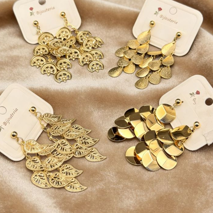 Brincos Femininos Elegantes com Tassel e Floco de Neve – Dourado/Prateado, Design Leve e Sofisticado