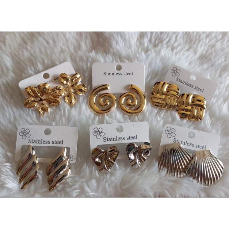 Brinco feminino de aço inoxidável 316L - Antialérgico não escurece - Espiral orgânico texturado dourado, jóia orgânica
