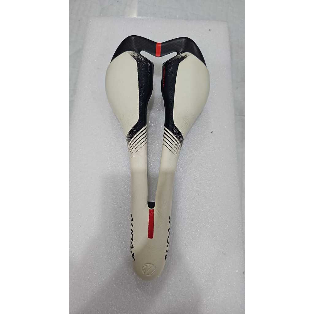 Selim Audax By Velo Carbon Base Branco 27 Cm 14 Cm Com detalhes