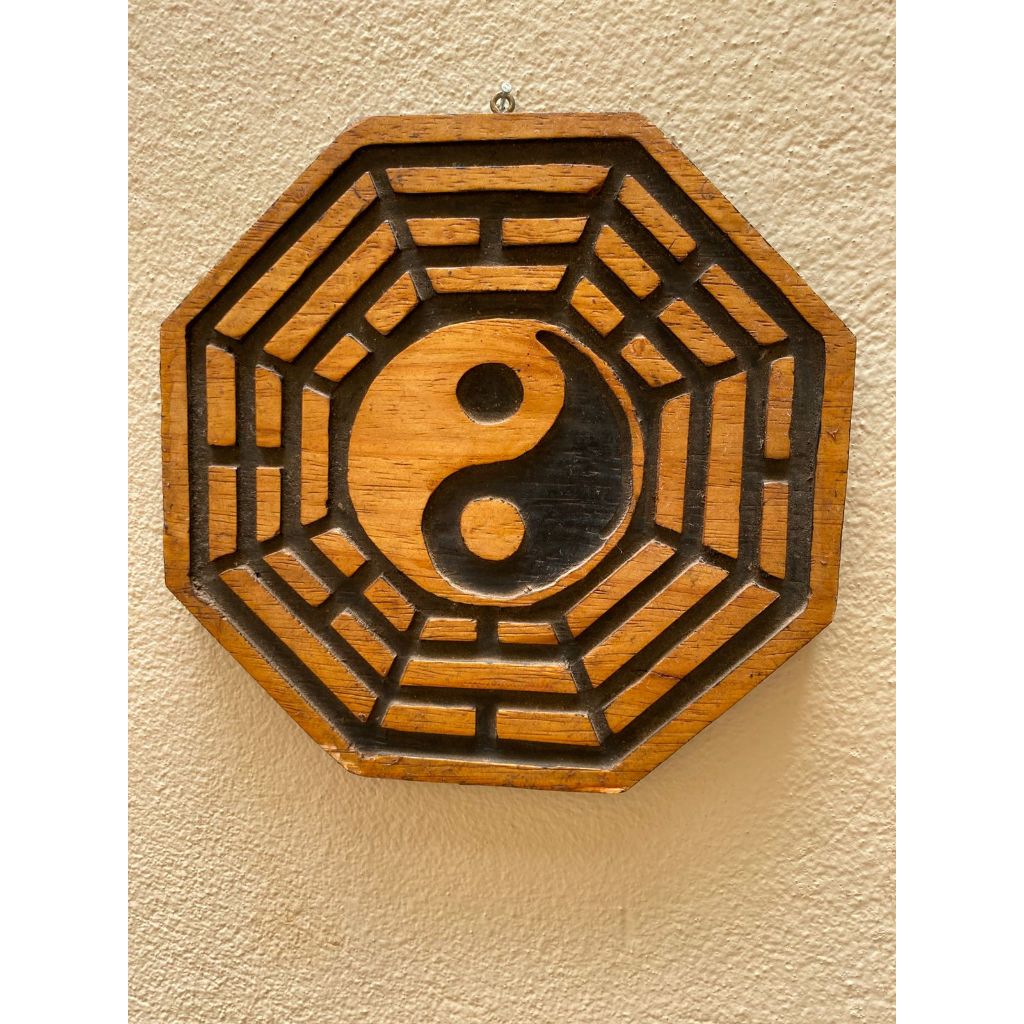 Placa de Madeira Artesanal – Símbolos de Energia + Yin Yang – 8 Lados