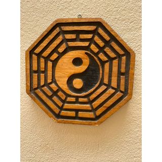 Placa de Madeira Artesanal – Símbolos de Energia + Yin Yang – 8 Lados