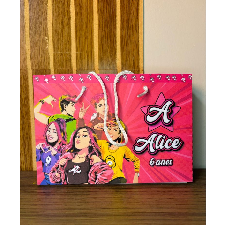 Sacolinhas personalizadas PEGUE E MONTE Emily Vick Dos Rosa Tamanho M lembrancinha aniversário infantil
