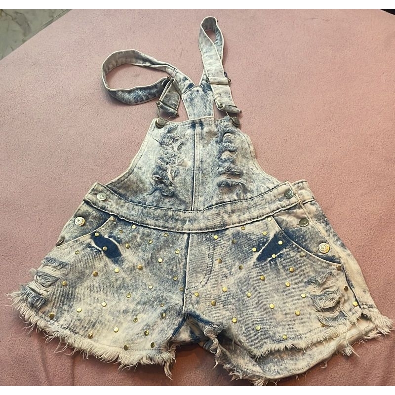 jardineira jeans KV 38 com detalhes dourados sem elastano