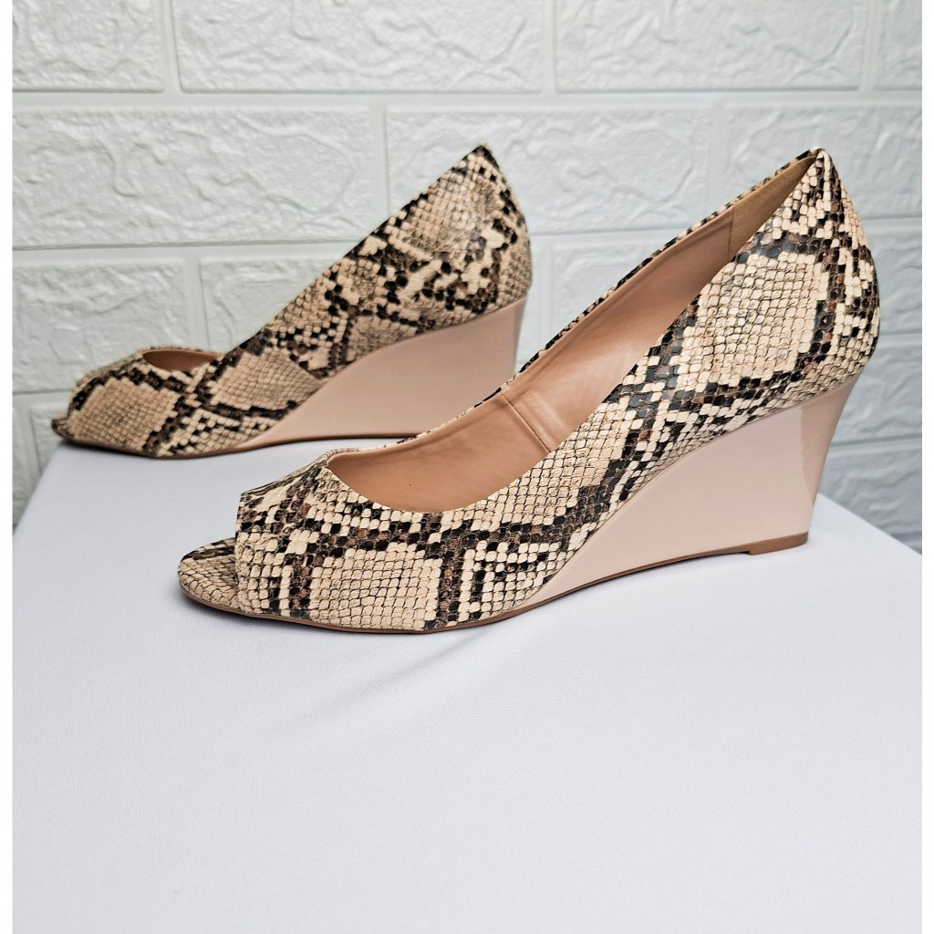 [BRECHÓ] Sapato Peep Toe Salto Anabela Feminino Estampa Cobra Python - Elegante e Confortável