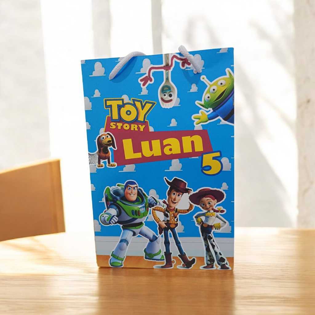 Sacolinha Personalizada com nome e idade (cabe Pipoca) Toy Store   Festa Aniversário Lembrancinhas