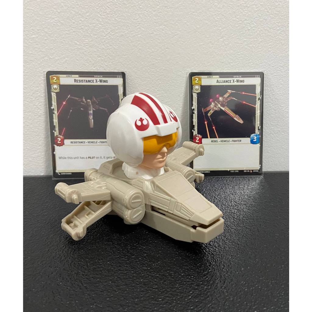 Kit Boneco + 2 Cartas nave X-Wing - Mc Donalds e Star Wars Unlimited