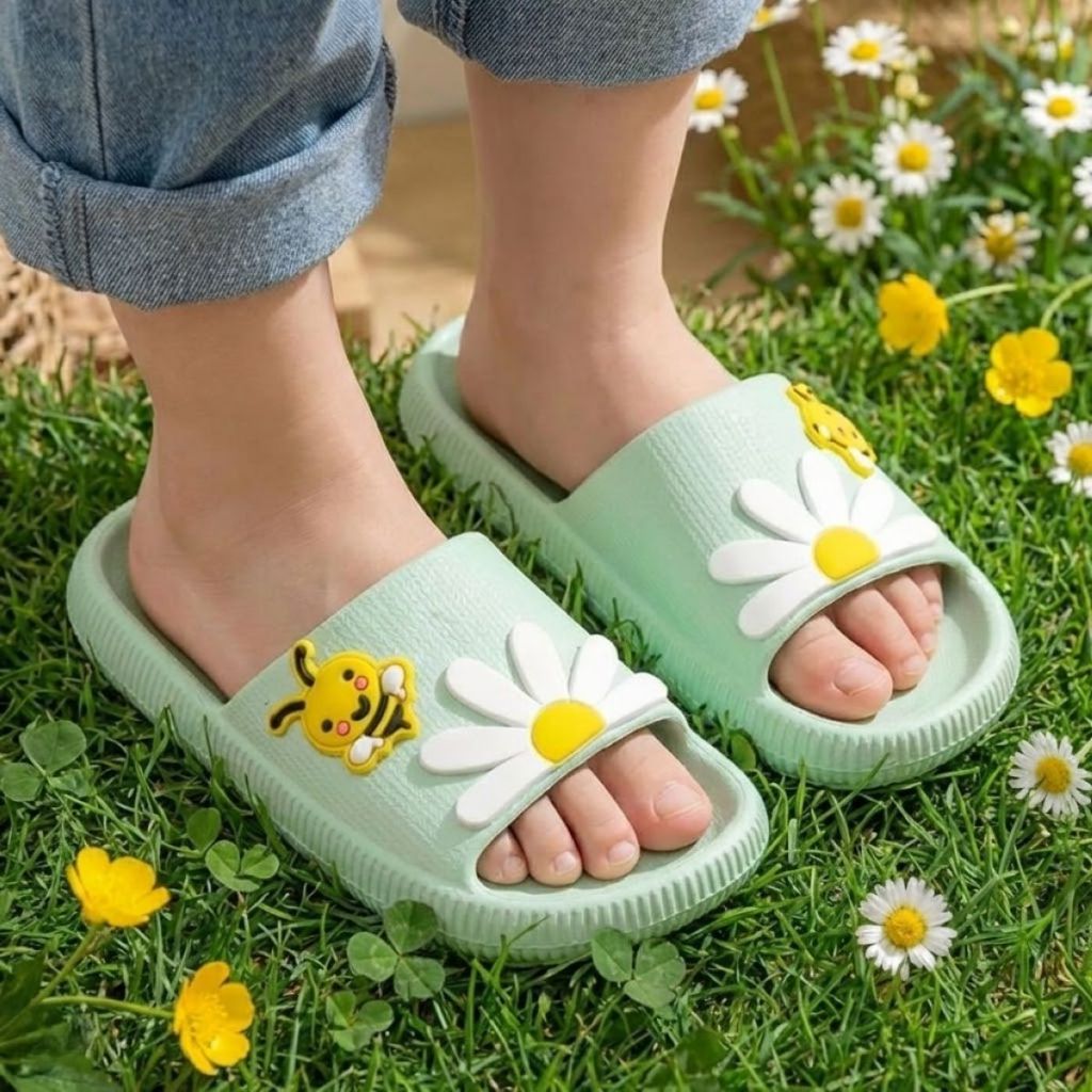 Sandália Slide Infantil Feminina Cores Margarida Macia Antiderrapante em Oferta na Shopee
