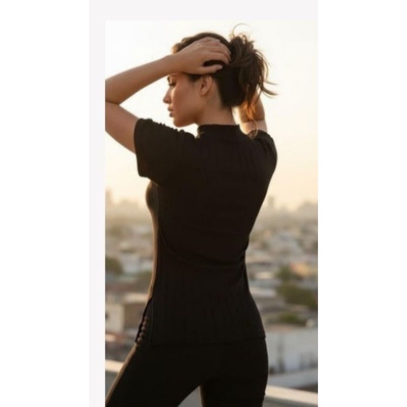 Blusa Diana recorte assimétrico malha canelada de viscose  com Elastano