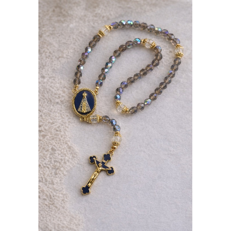 Terço Católico Artesanal – Cristais ou Pérola Premium | Nossa Senhora Aparecida