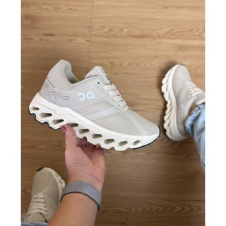Tênis feminino bege off white Cloud , tenis de corrida e dde academia!!! em Oferta na Shopee