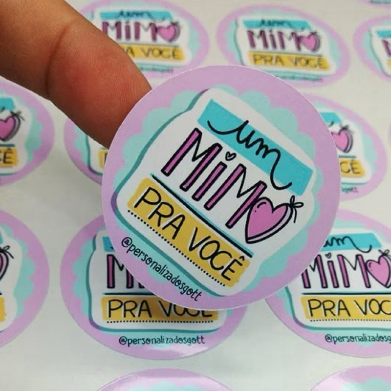 120 ou 240 Etiqueta adesivo 4x4 cm Um mimo pra você, Tag adesivo,Tag envio um mimo em Oferta na Shopee