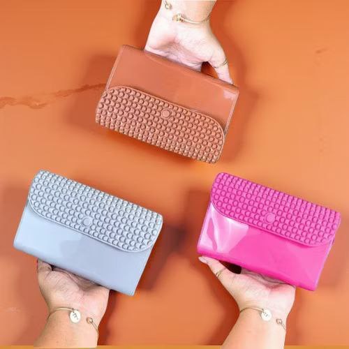 Bolsinha Feminina Brilho com Alça Ajustável Material Injetado Moderna e Resistente promoção Promoção