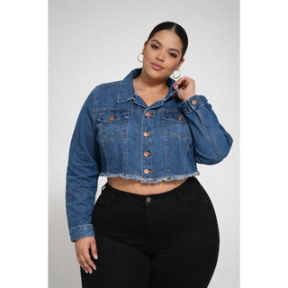 Jaqueta Jeans Cropped Feminino Plus Size com Barra Desfiada Com Fechamento em Botoes de Ferro