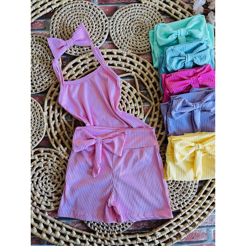 09 itens (3 Blusa + 3 short + 3 laço de cabelo) veste 3/6 anos (Tamanho único)