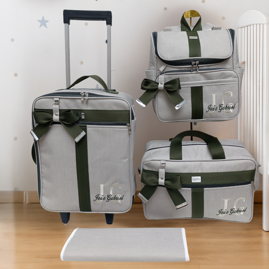 Kit bolsas de maternidade com mala, mochila, bolsa e trocador bege claro com faixa verde