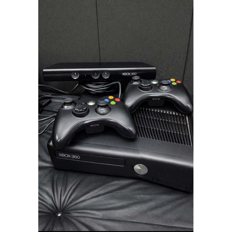 Xbox 360 4gb destravado + 2 controlee + kinect