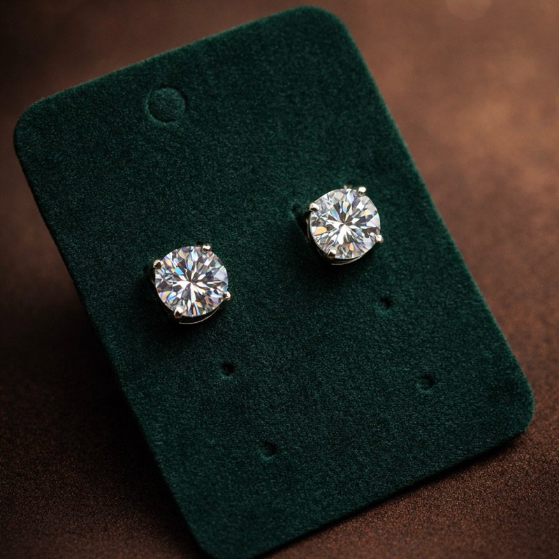 Brinco Caixa Alta Moissanite 8mm em Prata 925 Brilho Luxuoso