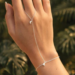 Pulseira Hand Chain Meia Lua em Prata 925 Delicada e Sofisticada