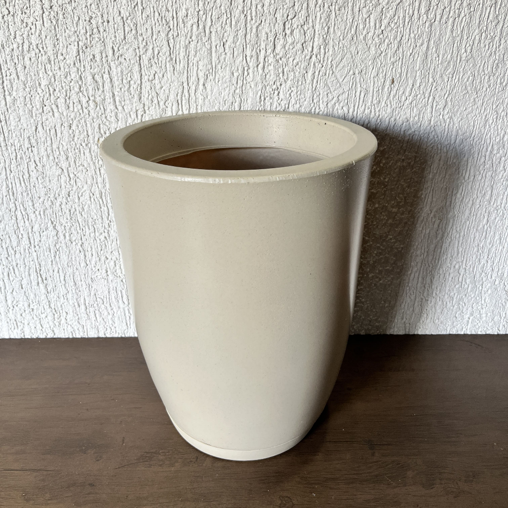 Vaso Decorativo Coluna Ravenna Lisa Polietileno Tamanho P Medidas 44cm X 31cm X 20cm em Oferta na Shopee