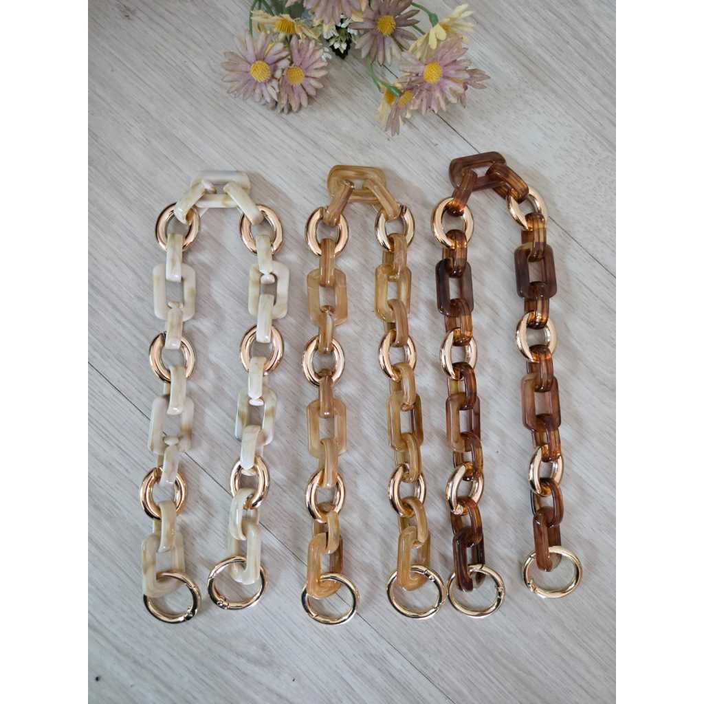 Alça de resina marmorizada para bolsas com argola articulada dourada 46CM