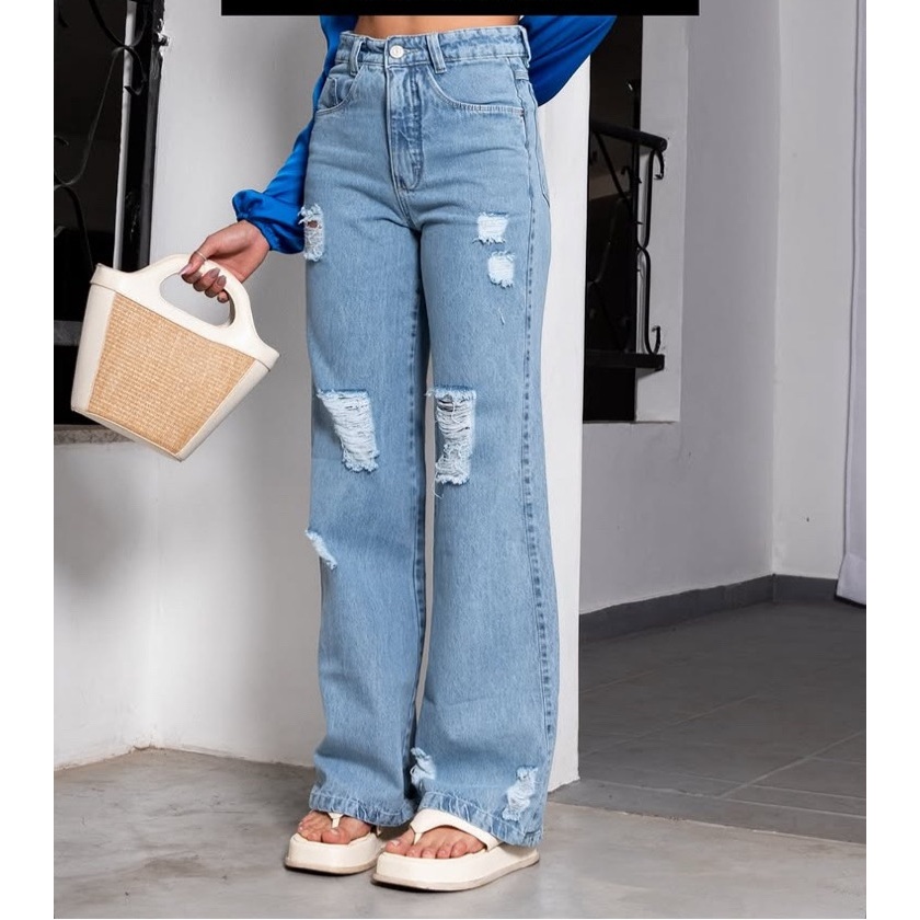 Calça Wild leg jeans detalhe rasgo