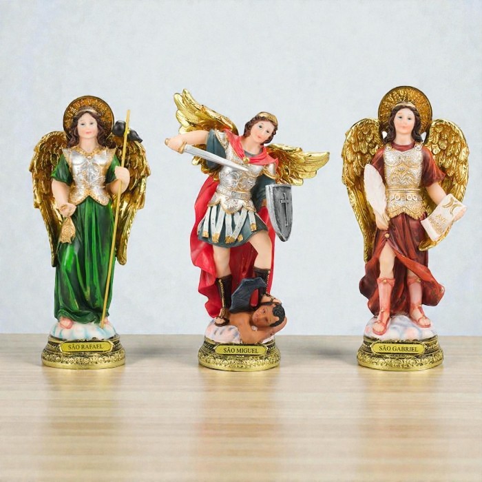 Três Arcanjos São Miguel Gabriel e Rafael Imagem em Resina Colorida 25cm