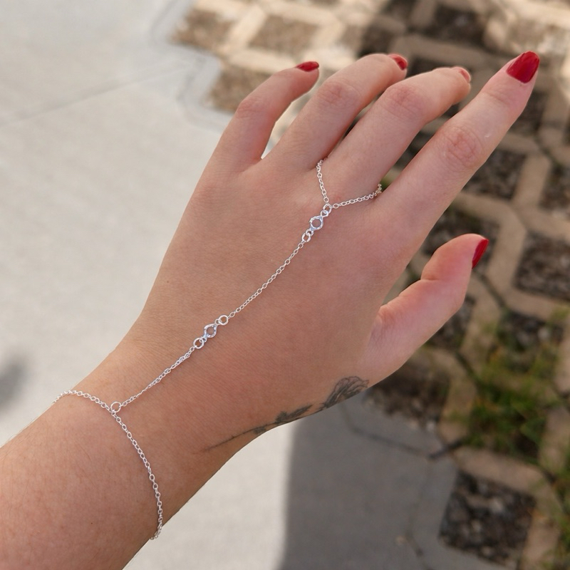 Pulseira de Mão Hand Chain Zircônias Feminina Prata 925 ou Ouro 18K Semijoia