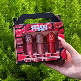 GLOSS KIT COM 3 PC LABIAL EM TRES TOM em Oferta na Shopee