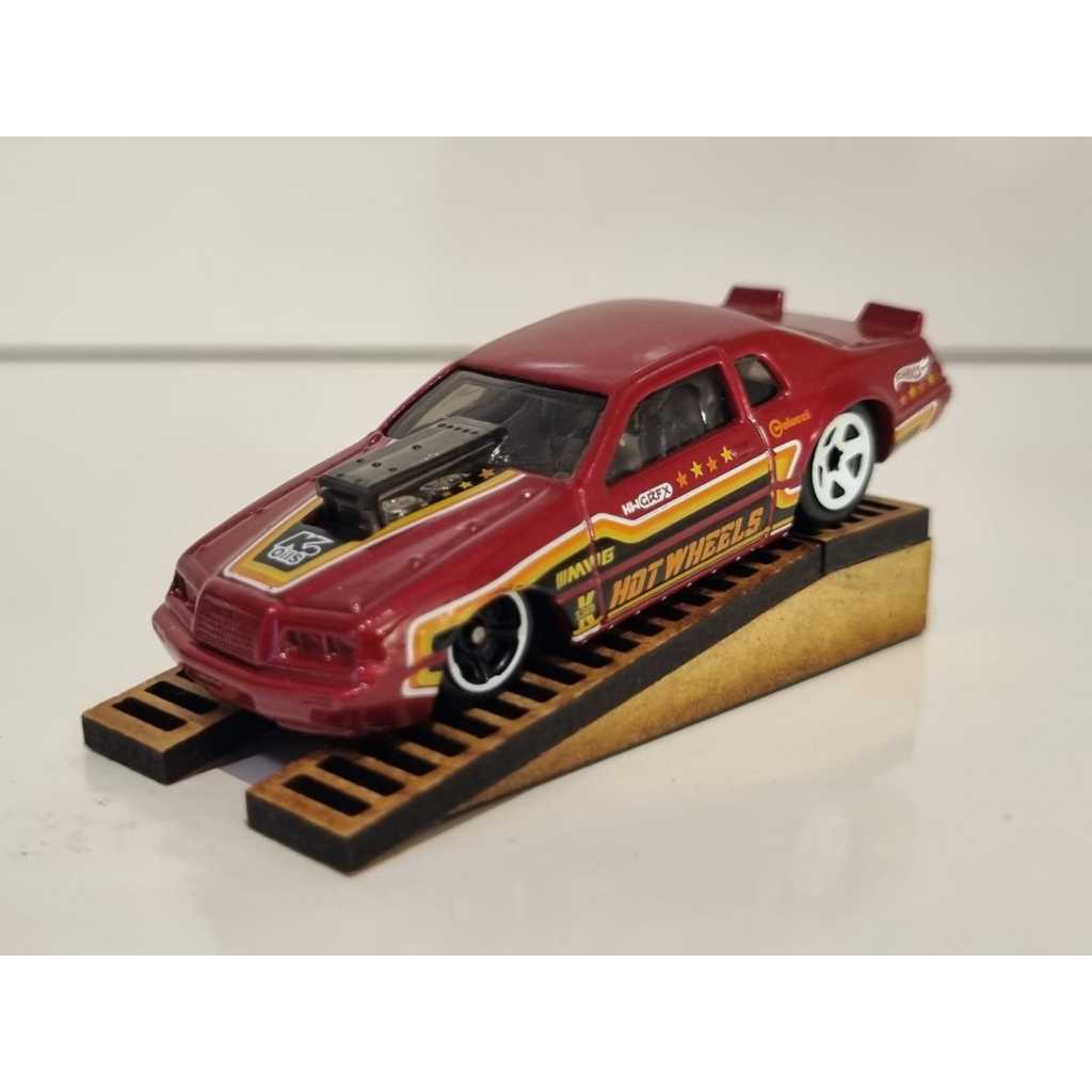 Hot Wheels Ford Thunderbird Pro Stock 86 02 - V8 Muscle - Vermelho - Loose - Americano