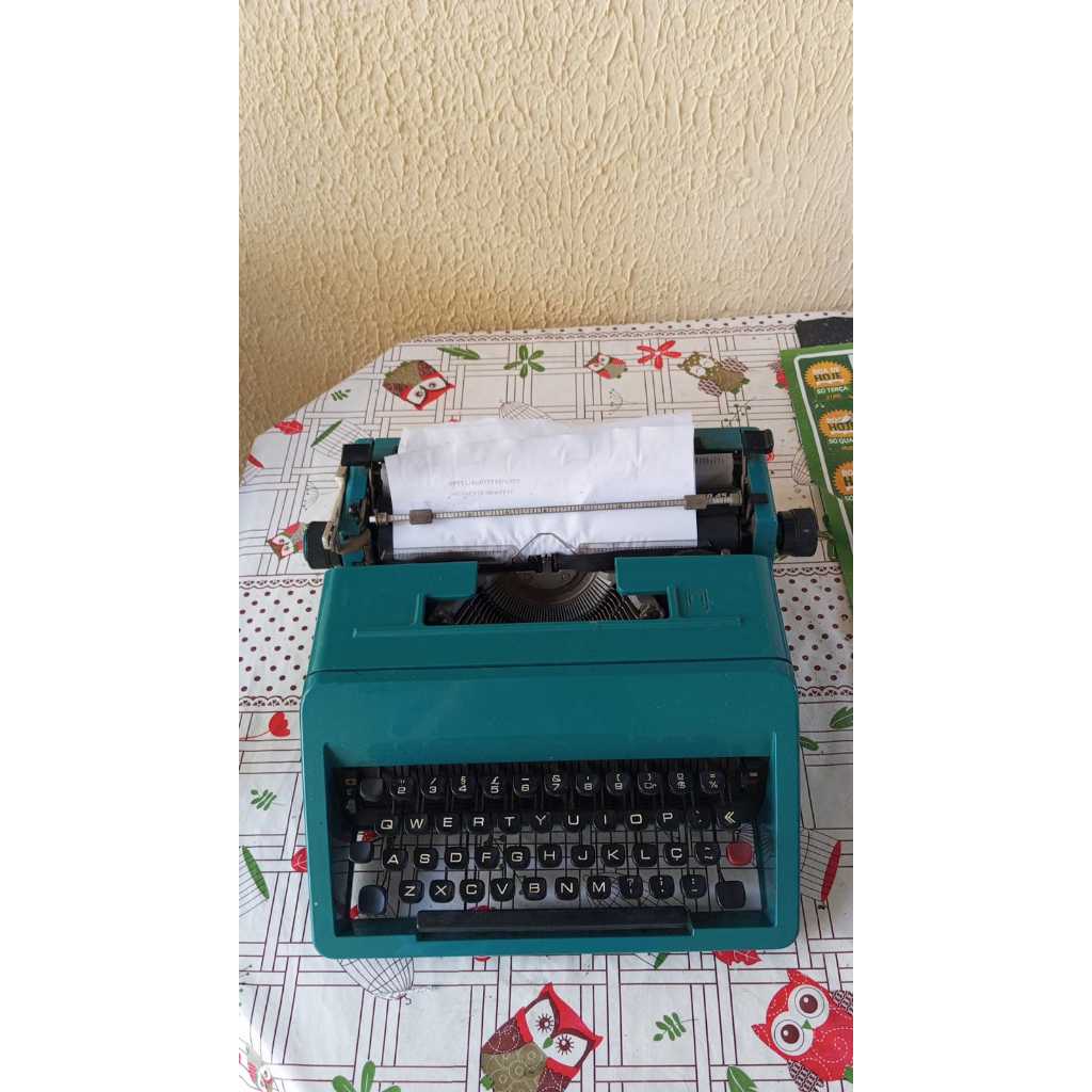 Máquina de escrever Remington Antiga funcionando #