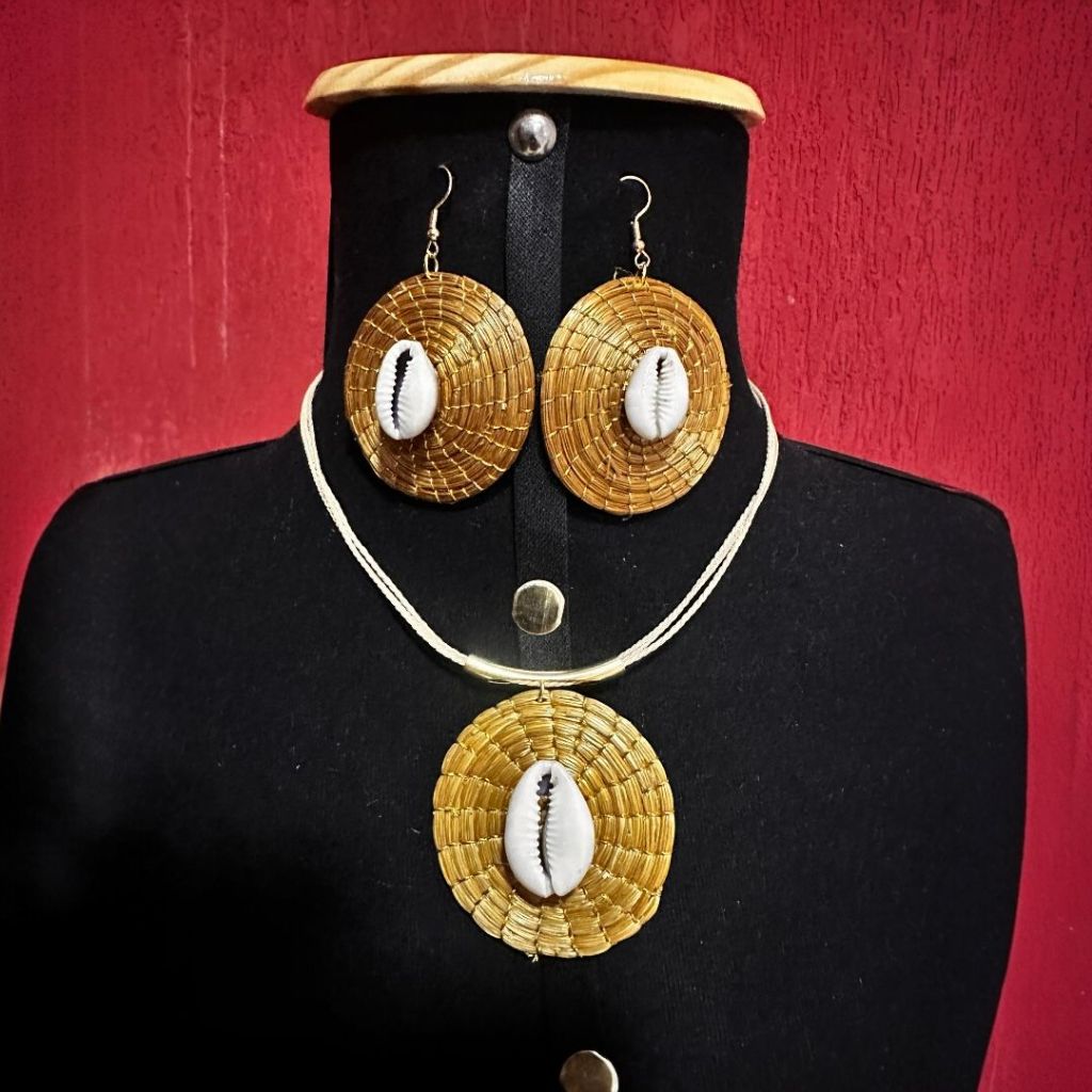 Kit Colar E Brinco Capim Dourado Com Búzios Gargantilha Feminina / Jogo Moda Artesanal Choker